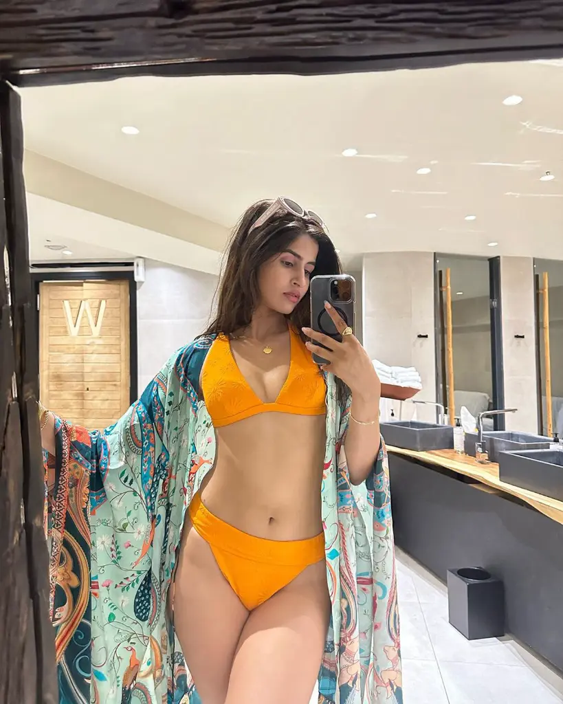 sakshi lighty orange sky pista  (1).webp
