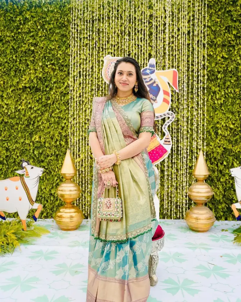 Bhakti Pista Sarees 